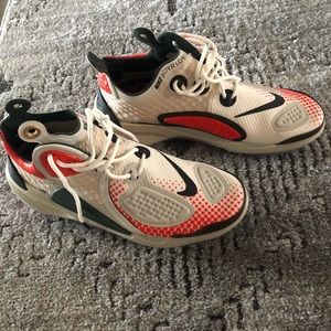 This tennis shoes are gorgeous brand new no tag orange and beich